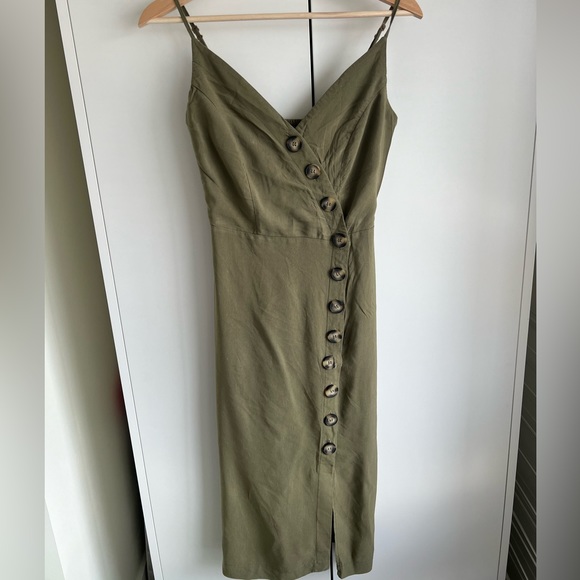 Green Dress- adjustable strap- Buttoned at front - Picture 1 of 4